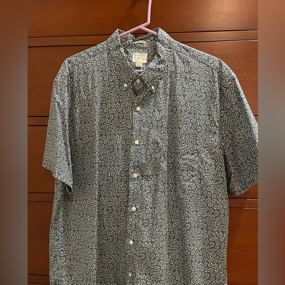 J. Crew Men’s short sleeve button down shirt